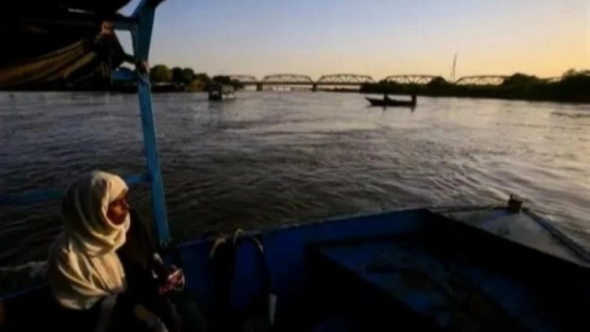 مصرع 15 شخصًا وفقدان 6 بعد غرق عبّارة في نهر النيل شمال السودان