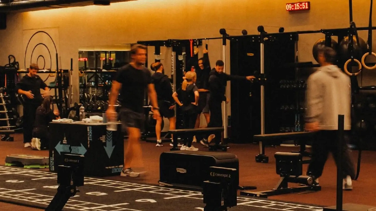 الشرطة التركية تداهم صالة رياضية وتوقف مشاهير بتهمة المخدرات.. فيديو