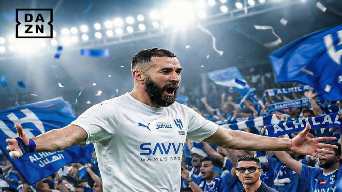 قناة بريطانية تتغنى بهدف بنزيما الأول مع الهلال