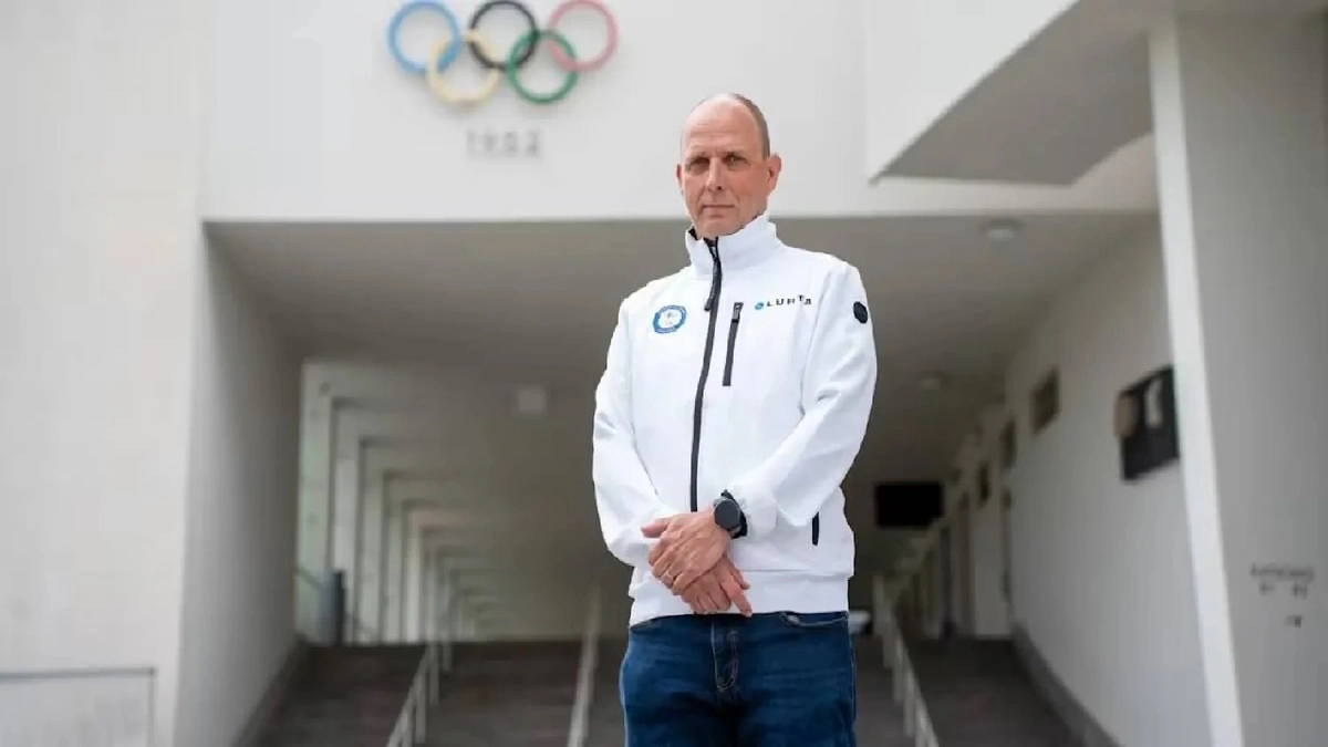 اللجنة الأولمبية الفنلندية تطرد مدرب القفز على الثلج بسبب الكحول