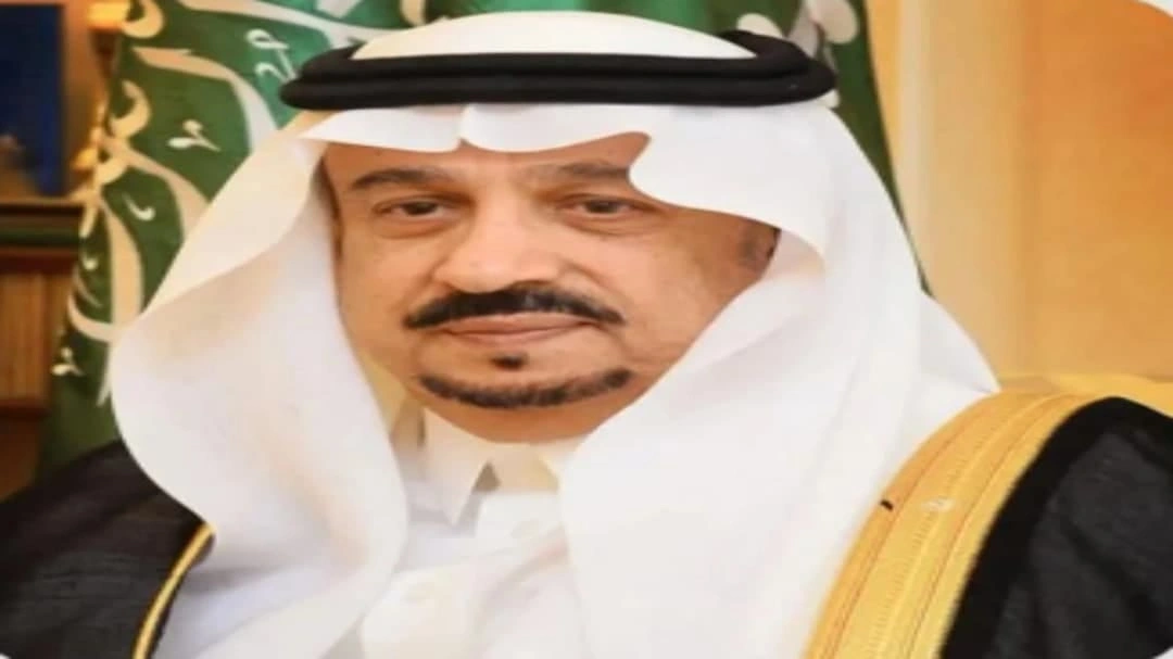 أمير  الرياض يعزّي مساعد قائد القوة الخاصة لمنطقة قصر الحكم في وفاة والدته
