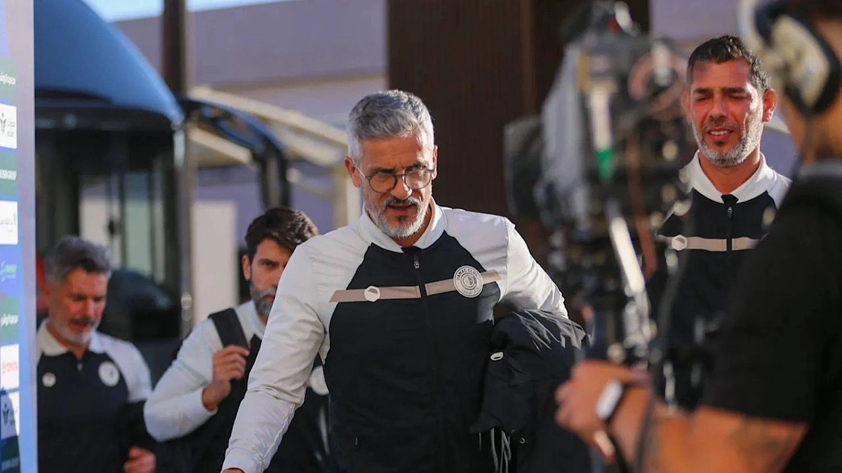 ضمك يقيل مدربه أرماندو إيفانجيليستا