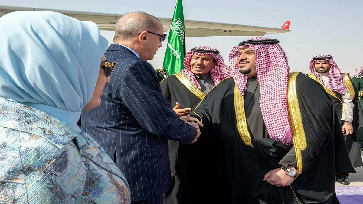الرئيس التركي يصل إلى الرياض.. صور