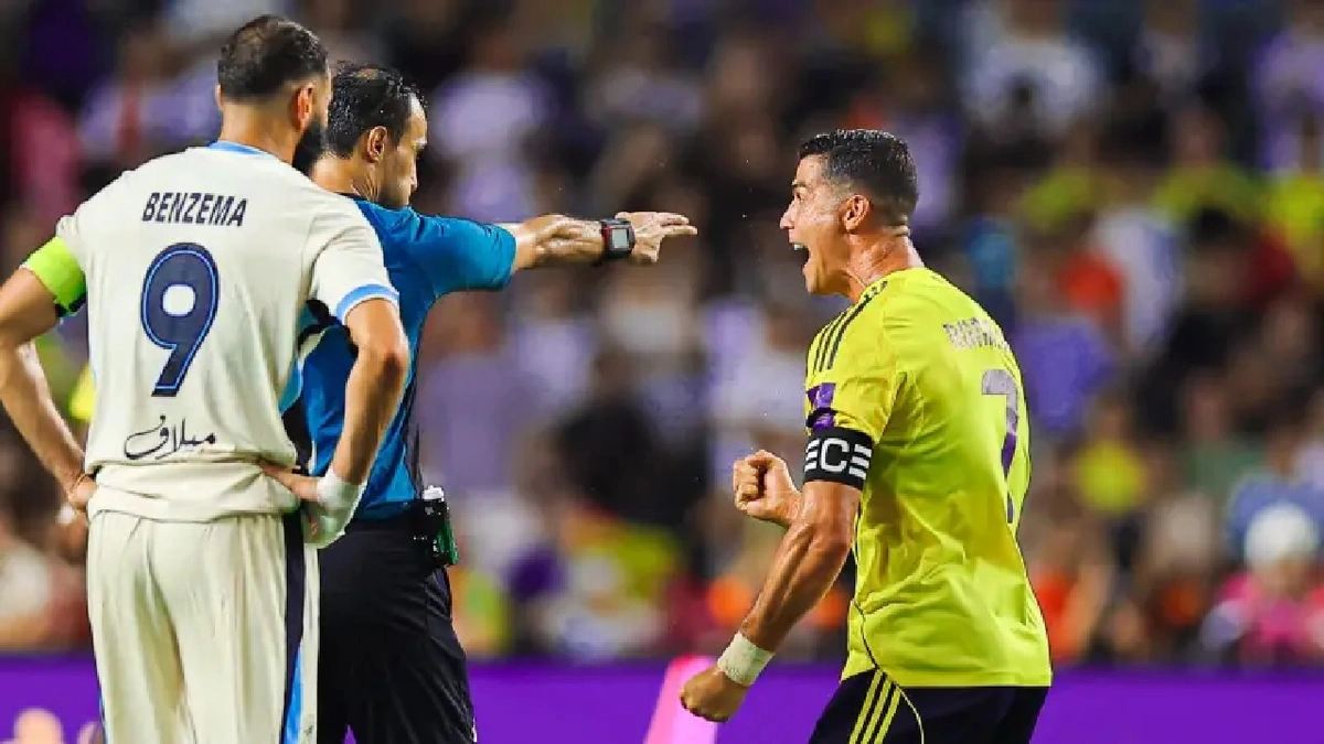 طاقم تحكيم أجنبي يقود مواجهة النصر والاتحاد