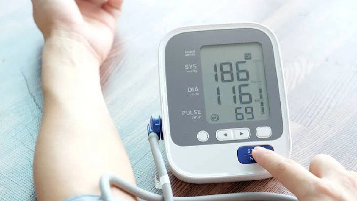 أطباء يحذرون من 5 مشروبات تؤثر على علاج ضغط الدم