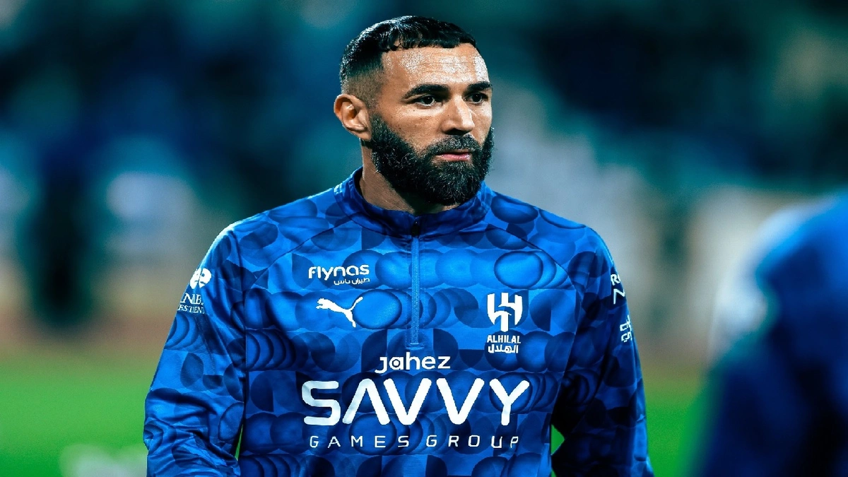 بنزيما يتهرب من أسئلة رحيله عن الاتحاد: اسألوا اللاعبين.. فيديو