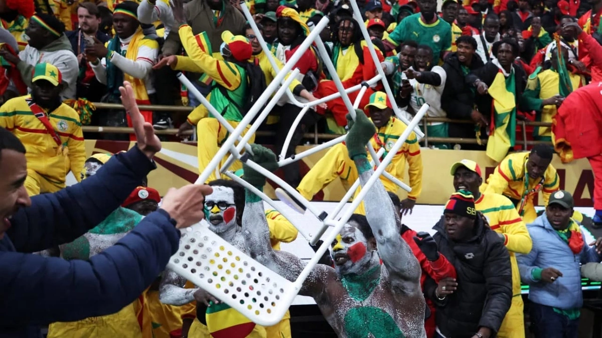 مشجعو السنغال المعتقلون في المغرب يضربون عن الطعام