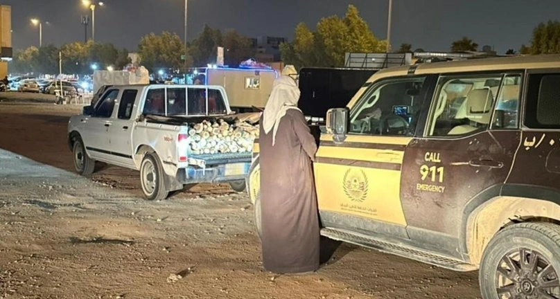 ضبط مخالف نقل حطبًا محليًا في الرياض