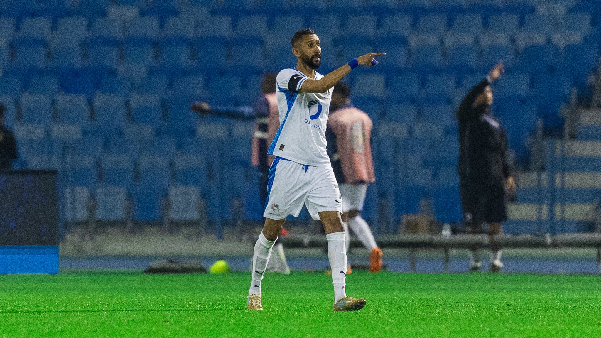 نيوم يتغلب على الخليج بهدف وحيد