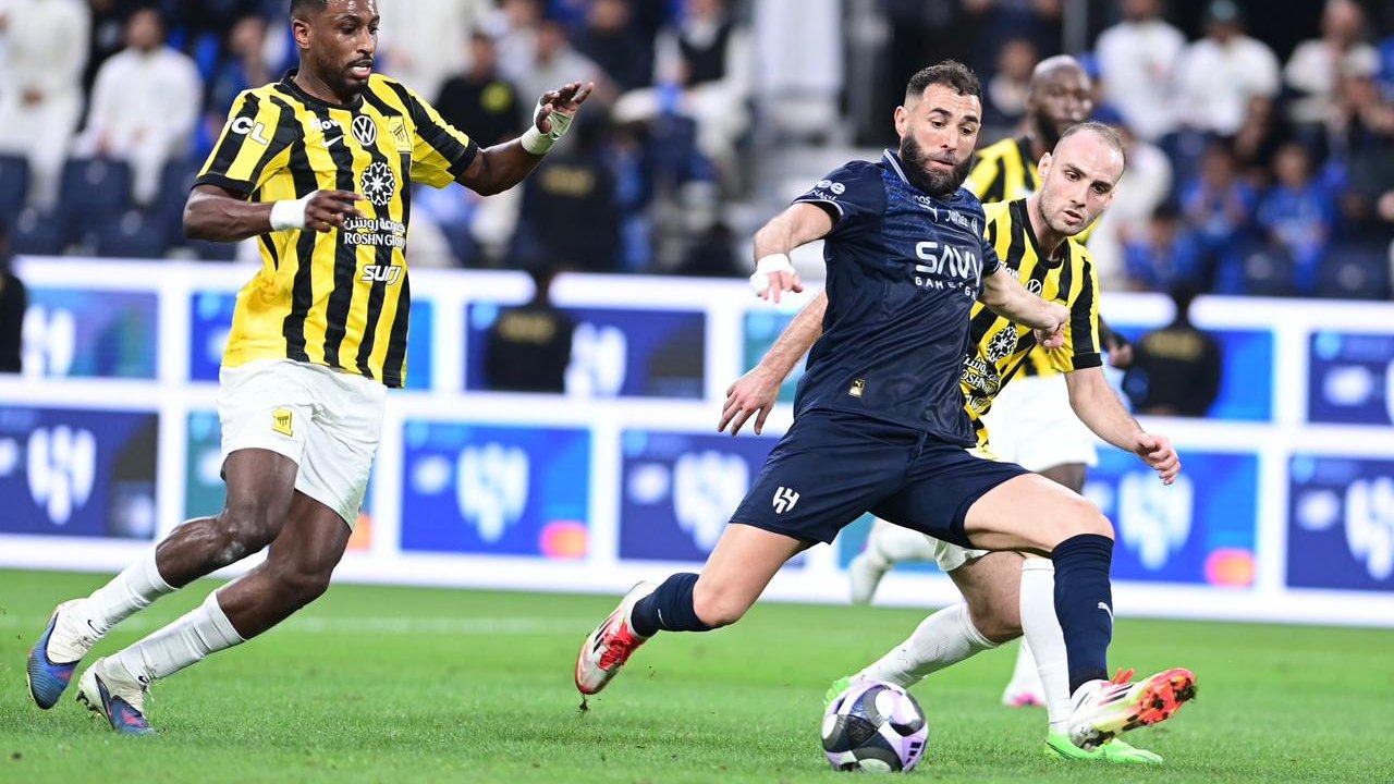 التعادل يحسم مواجهة الهلال والإتحاد .. صور