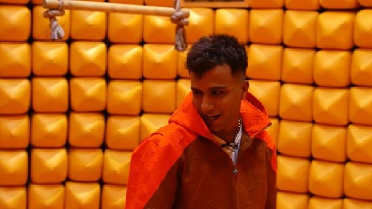 رامز جلال عن عصام صاصا: سواق توكتوك لا صوت ولا غنا.. فيديو