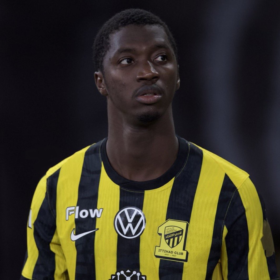 دومبيا يخضع لجراحة الرباط الصليبي بفرنسا