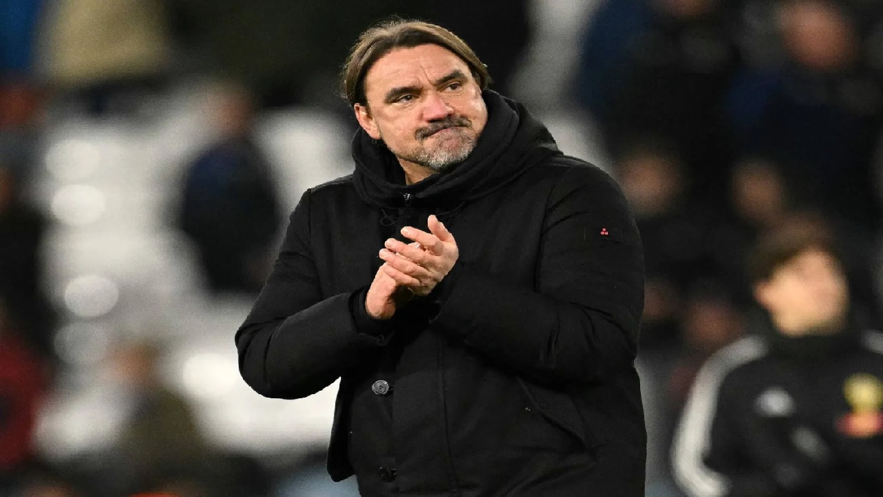 الاتحاد الإنجليزي يوقف مدرب ليدز ويغرمه