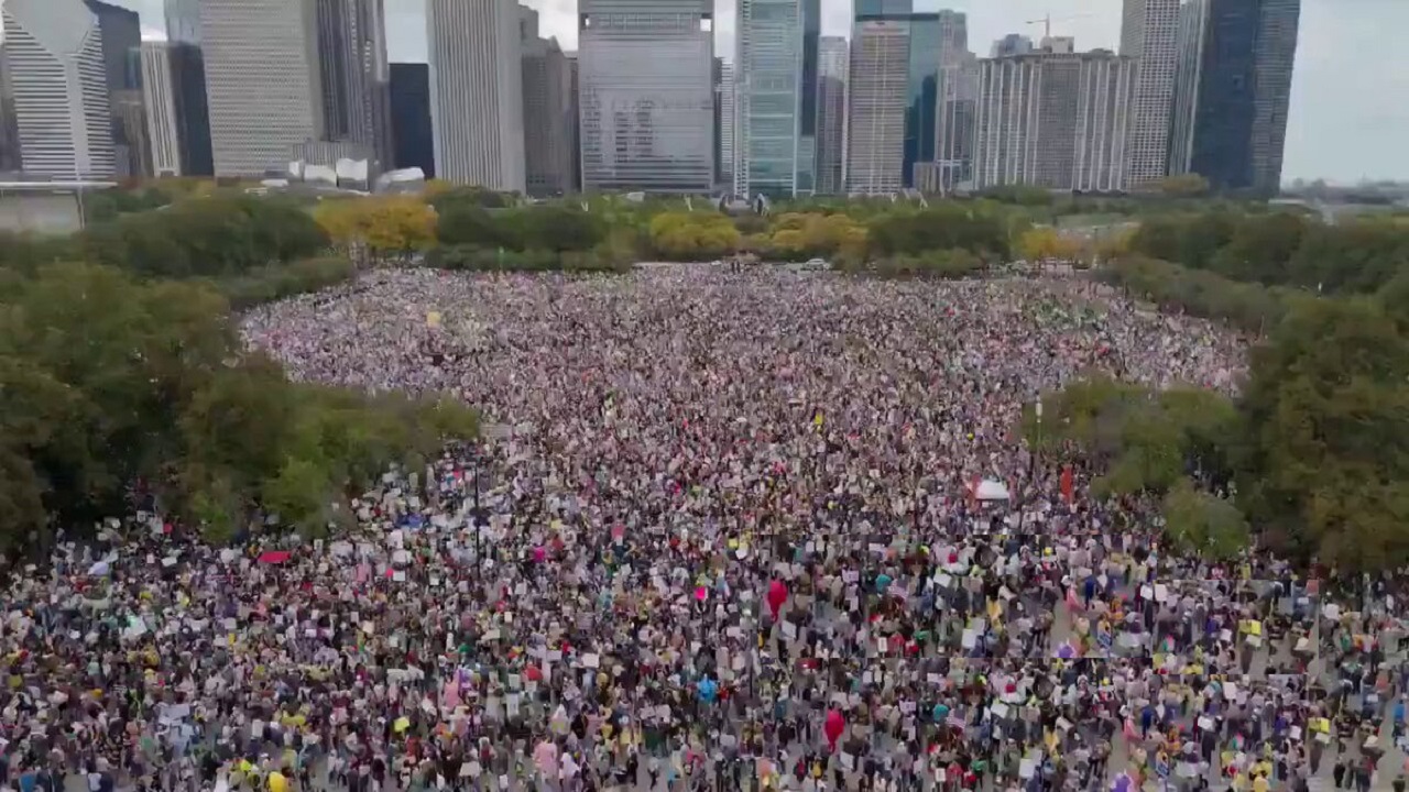 تظاهرات مليونية تندلع في الولايات المتحدة ضد ترامب.. فيديو