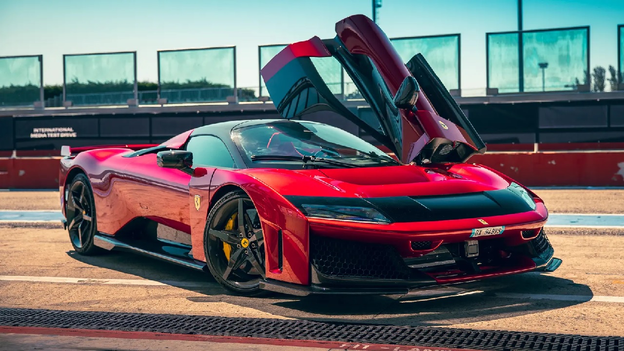 فيراري تعلق تسليم سياراتها في الشرق الأوسط