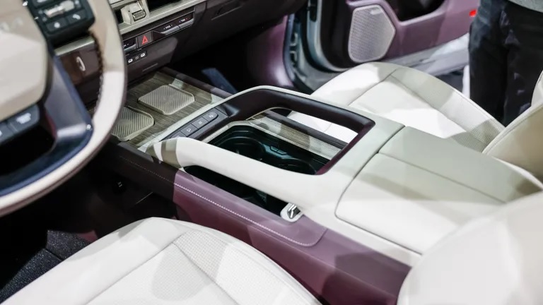 كيا تيلورايد 2027 الهجين تصل المملكة بمواصفات عصرية.. صور