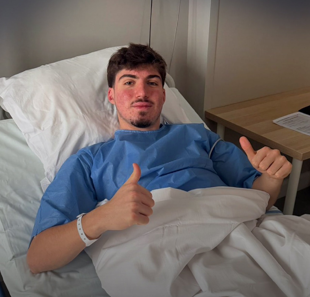 يوسف أكتشيشيك يجري عملية جراحية ناجحة