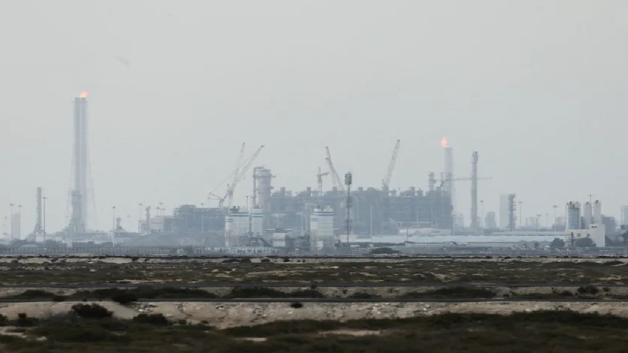 هجمات صاروخية تُصيب مرافق للغاز بمدينة راس لفان الصناعية في قطر