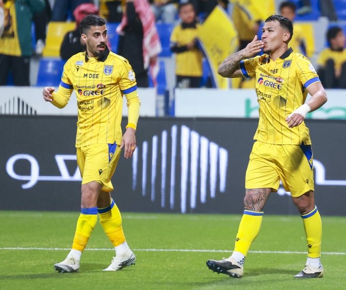 الخليج يتخطى الحزم والتعاون يعبر الفتح