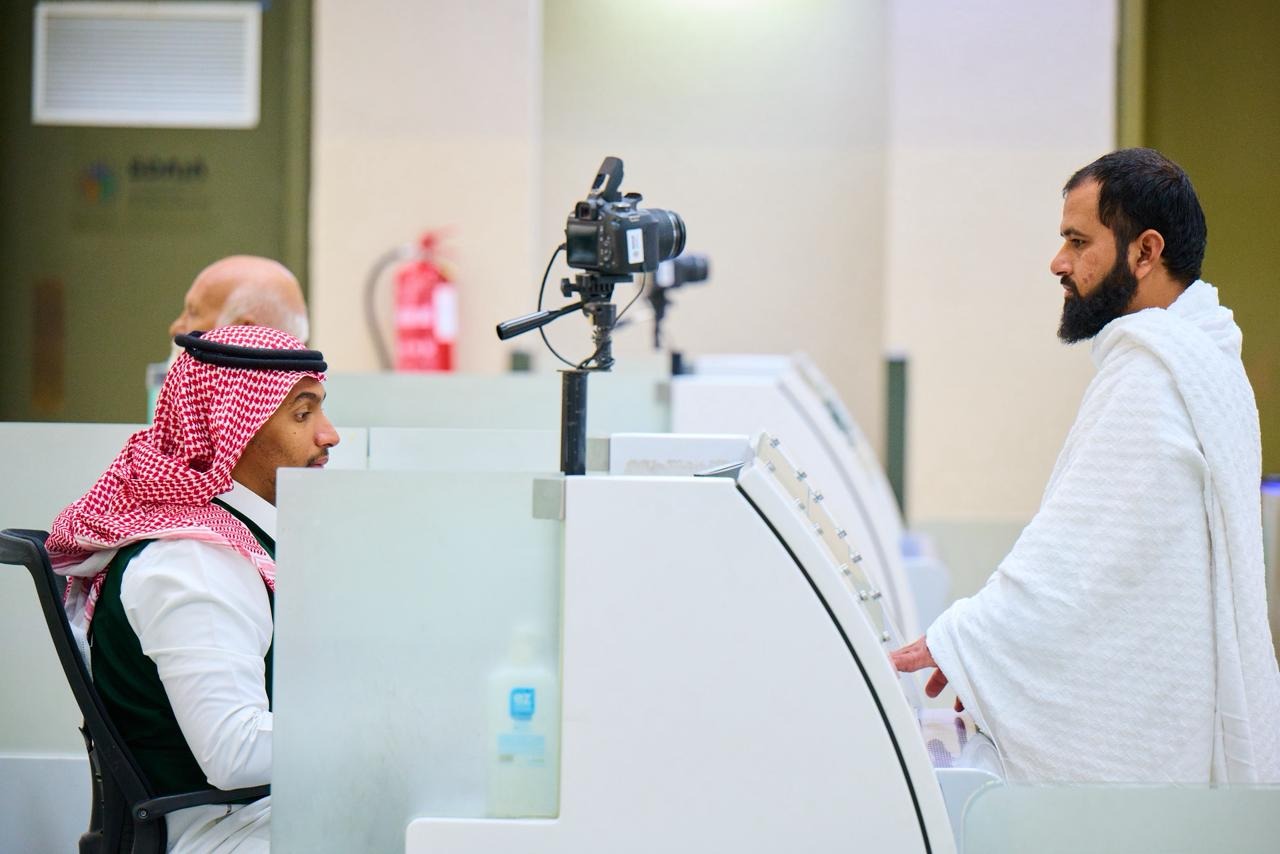 جوازات ميناء جدة تستقبل ضيوف الرحمن القادمين لأداء العمرة.. صور