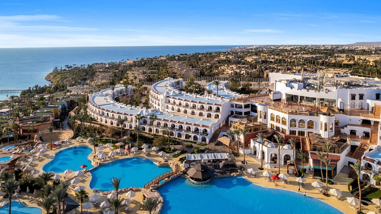 زوجان يتركان أطفالهما في المنزل بإيطاليا لقضاء عطلة في مصر