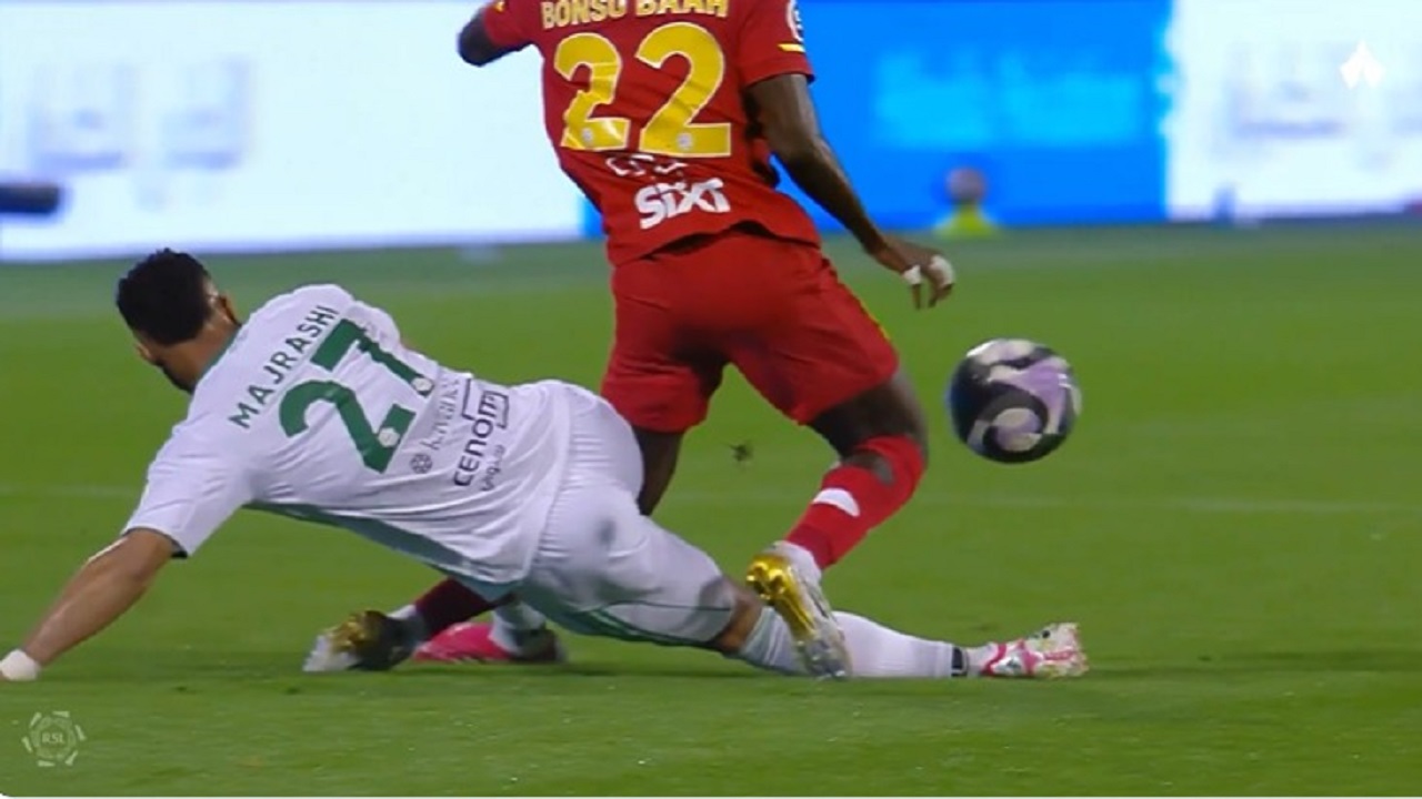 خبير تحكيمي: مجرشي يستحق البطاقة الحمراء أمام القادسية