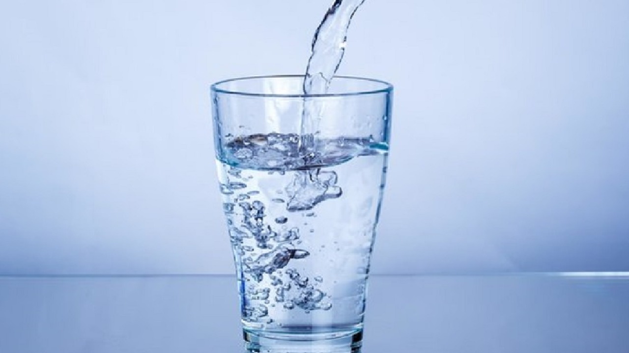 النقيدان: حجم كوب ماء ينتج طاقة تعادل نصف مليون برميل نفط.. فيديو