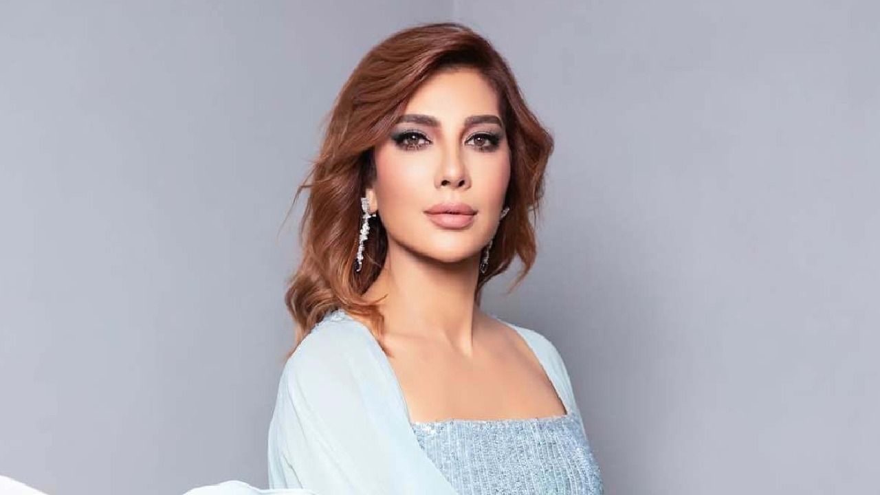 أصالة تفاجئ رتيل الشهري بصراحتها: أنا تلت أرباع شعري اكستنشن.. فيديو