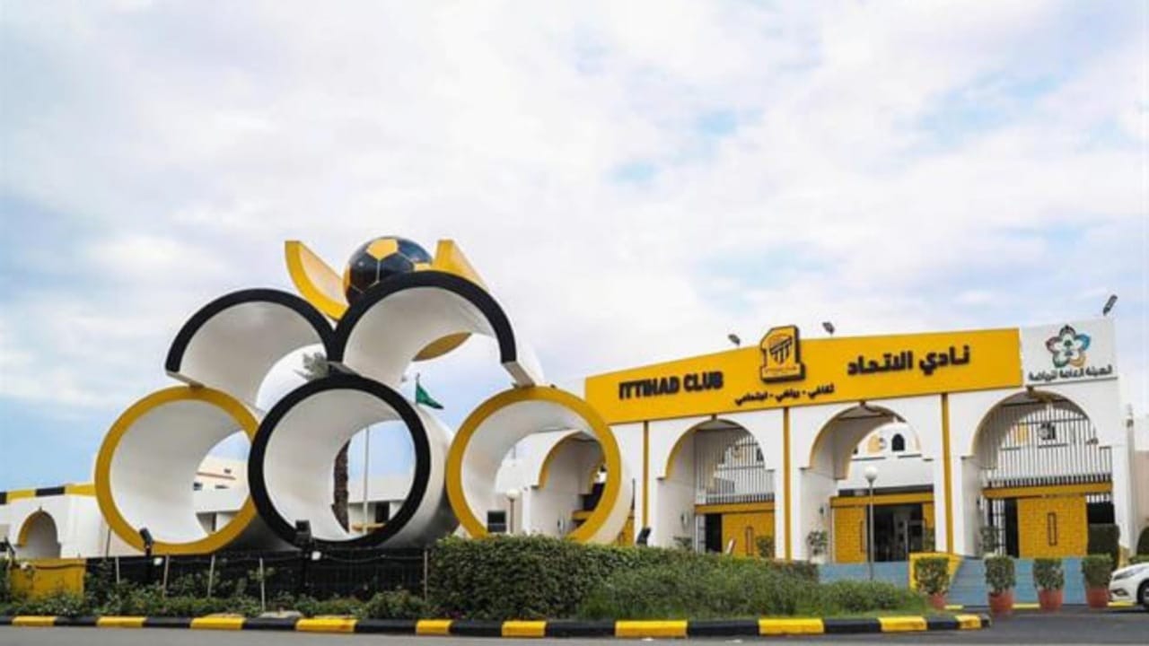 الاتحاد يقدم شكوى ضد إداري هلالي لتفاوض غير نظامي مع لاعبيه