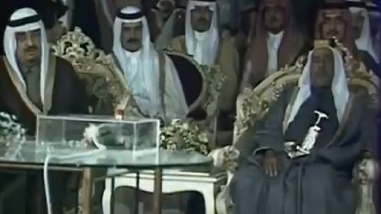 لقطات نادرة للملك فهد خلال حفل افتتاح جسر الملك فهد قبل 40 عاما.. فيديو