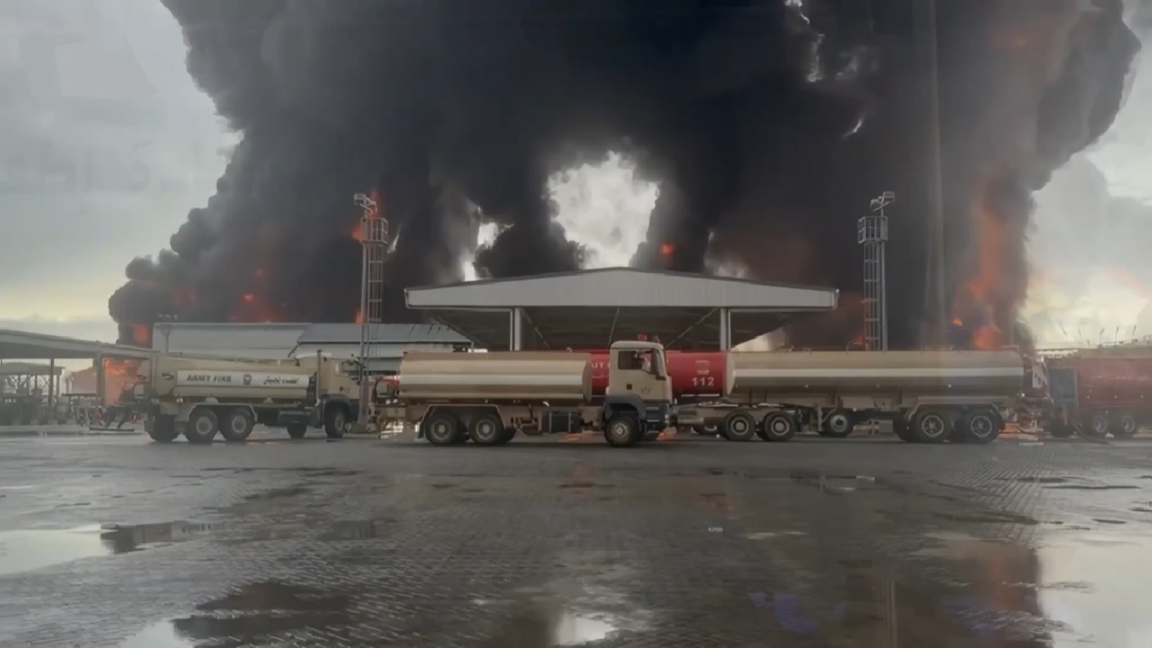 هجمات تستهدف مطار الكويت واحتواء حريق بخزانات الوقود.. فيديو