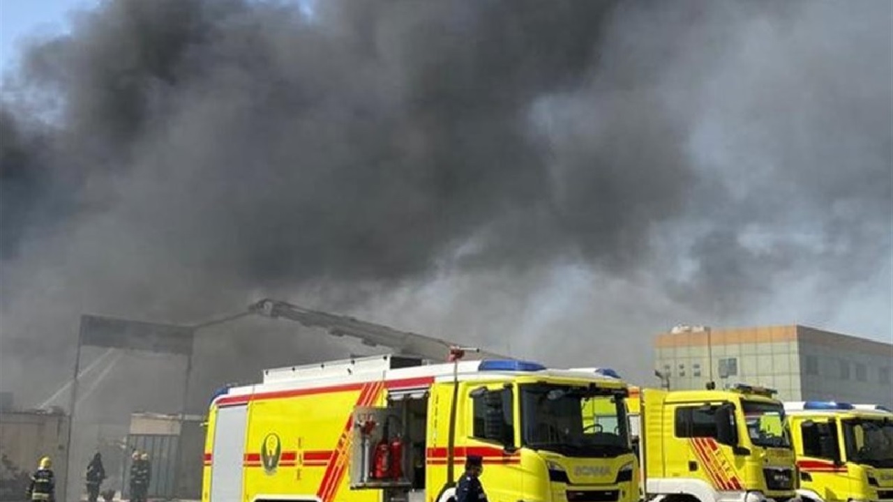 إمارة الفجيرة: استمرار جهود إخماد حريق منطقة الصناعات البترولية