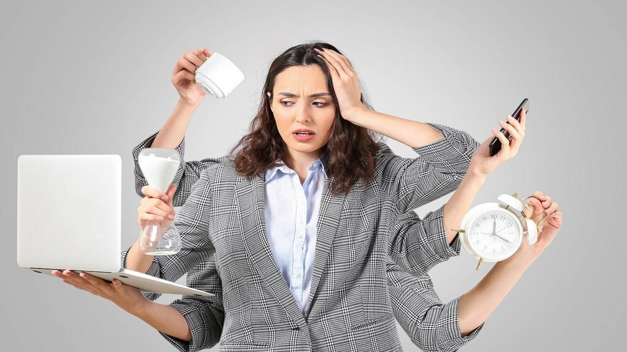 مؤشرات تنذر بمعاناتك من متلازمة المحتال التي تصيب الناجحين .. فيديو