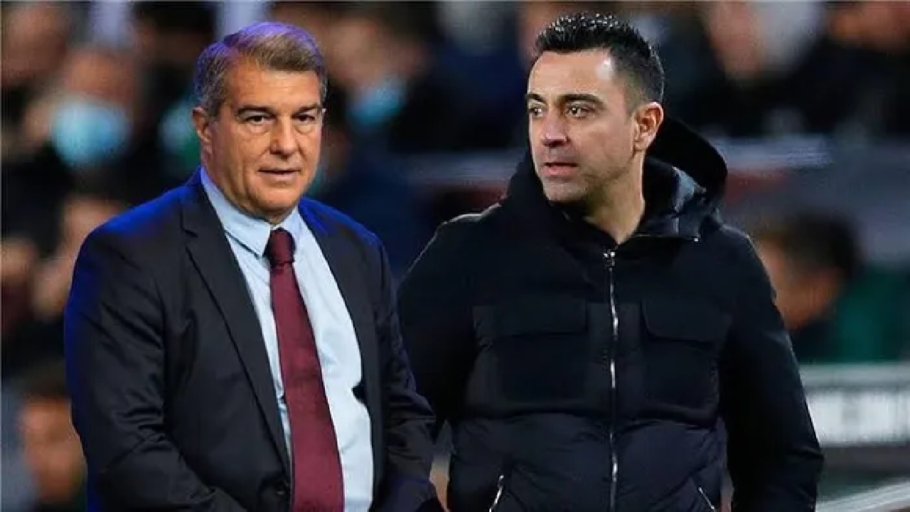 تشافي يكشف أسباب فشل عودة ميسي لبرشلونة.. ولابورتا يرد