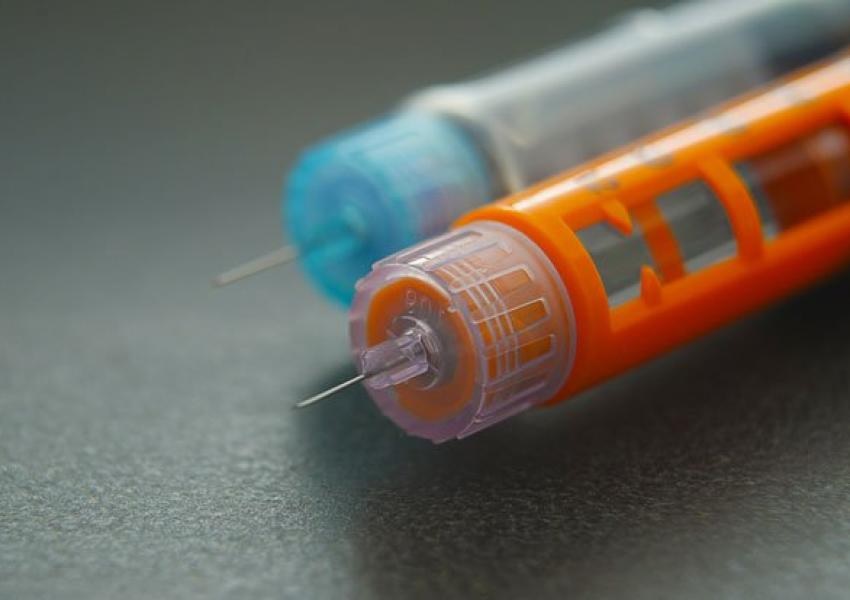 استشاري: الأنسولين الأسبوعي يحقق نتائج قريبة من اليومي.. فيديو