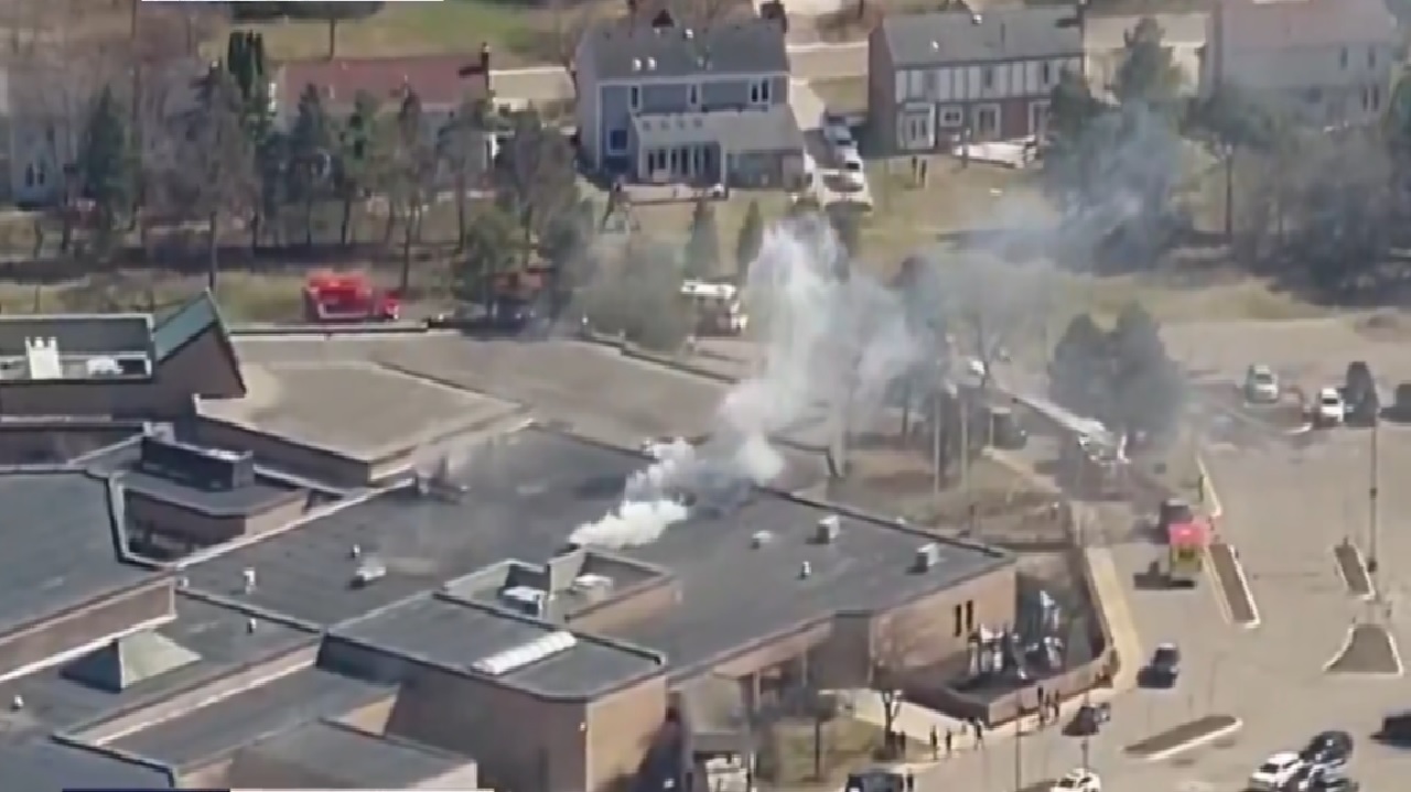 سيارة مفخخة تقتحم كنيسا يهوديا بأمريكا ومقتل سائقها.. فيديو