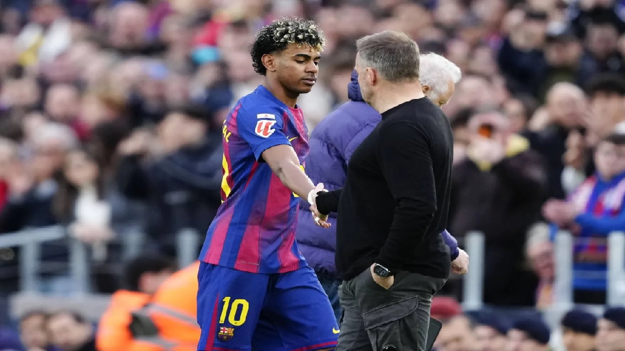 فليك يشيد بأداء برشلونة وتألق جمال امام فياريال