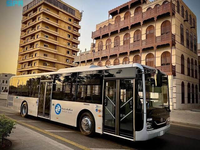 مواصلات جدة تدشن مسارين جديدين ضمن شبكة الحافلات.. صور