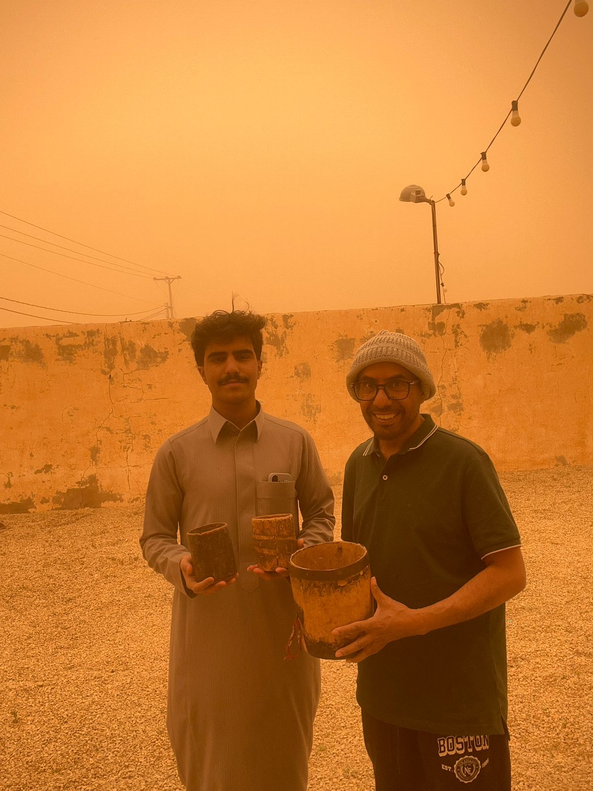 بالصاع والمد ومن أجود القمح.. الحربي يدرب أبناءه على إخراج زكاة الفطر