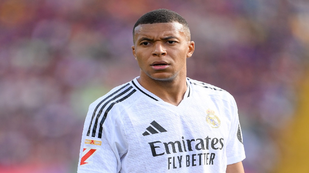 مبابي يرافق فرنسا في التوقف الدولي رغم الإصابة