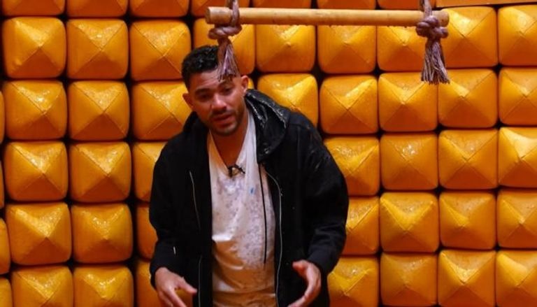 رامز جلال لـ ياسر إبراهيم: إيه البيجامة اللي انت لابسها دي.. فيديو