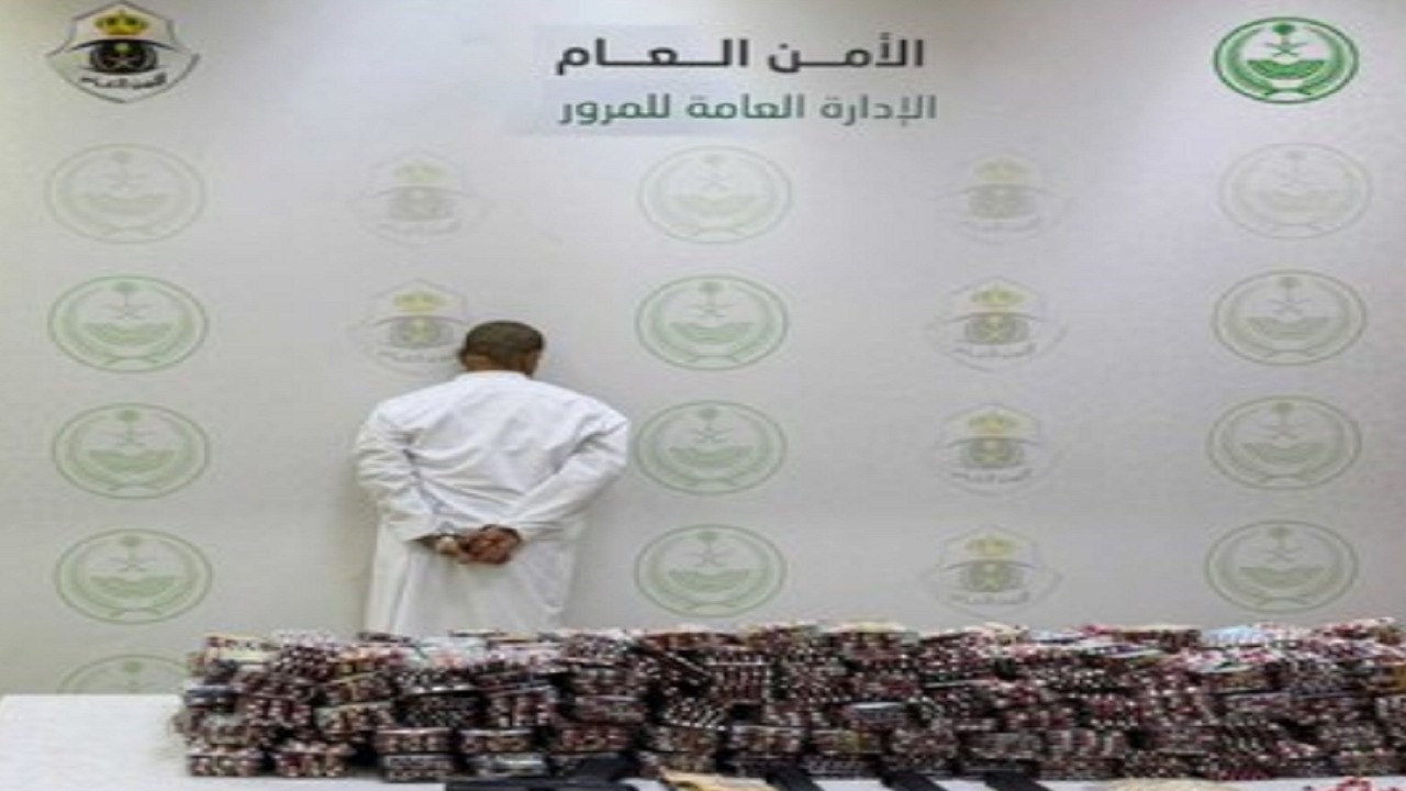 القبض على مواطن خبأ 937 قرصًا من الإمفيتامين داخل مركبته