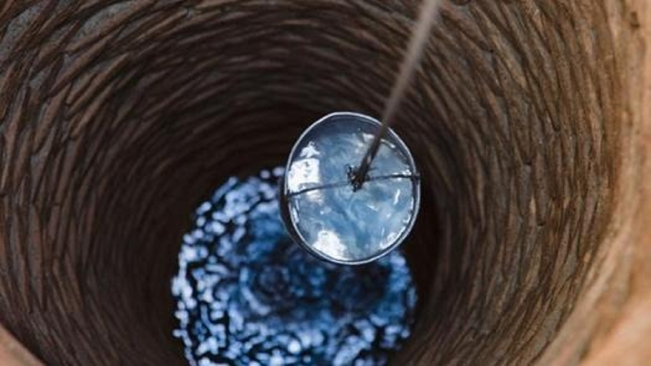 دراسة تكشف ارتباطا بين شرب المياه الجوفية وزيادة خطر الإصابة بالشلل الرعاش