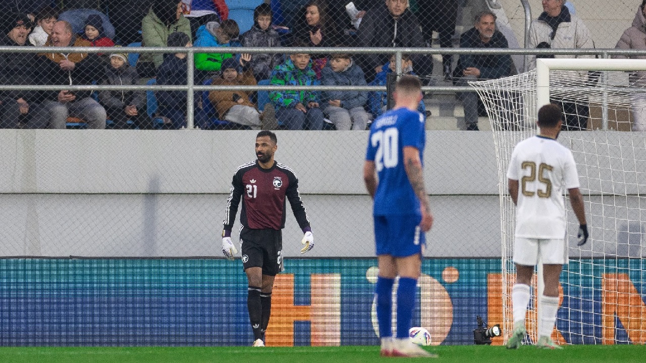 العويس يحصد جائزة أفضل لاعب بمواجهة الأخضر وصربيا