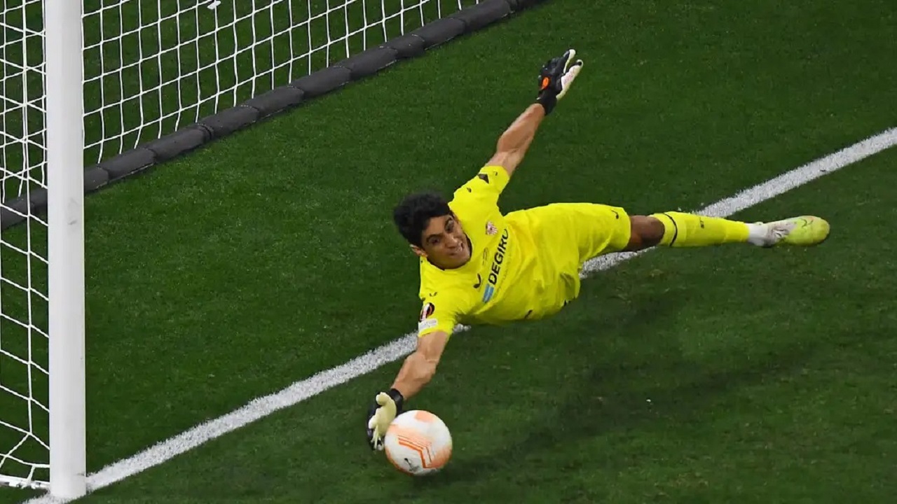 الدعيع: بونو أفضل حارس مر في تاريخ الهلال.. فيديو