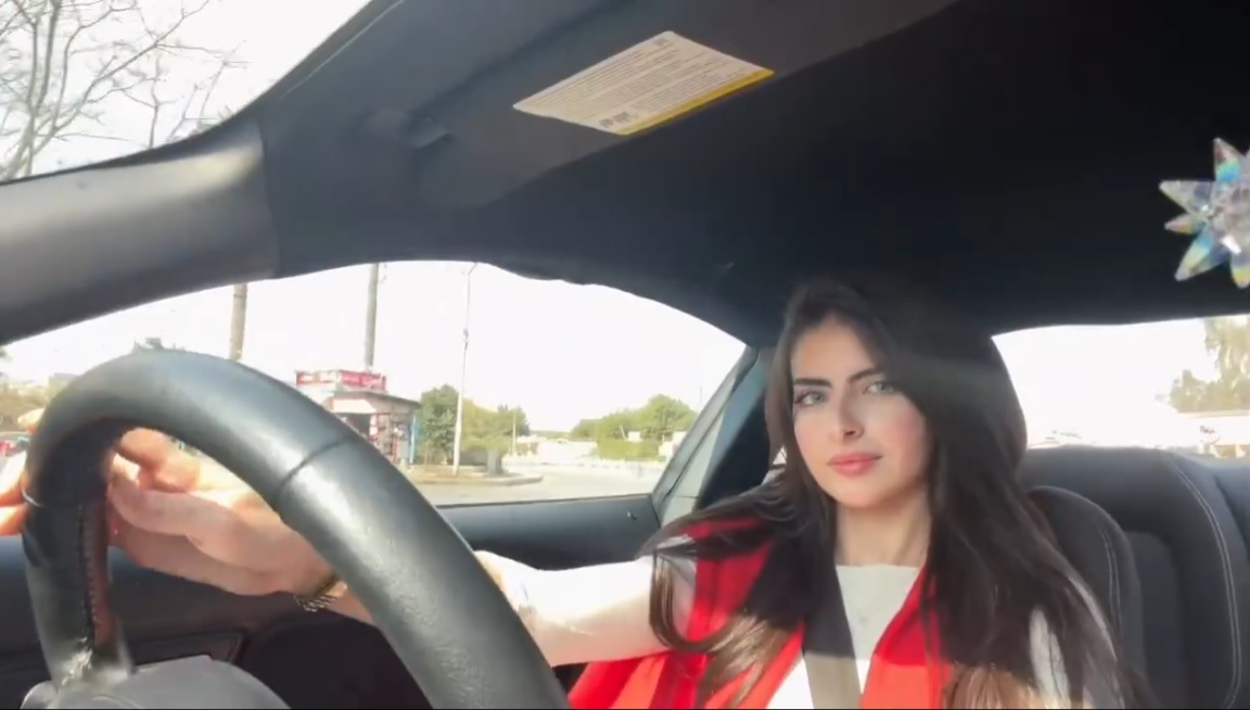 الخيالة شهد تستعرض بسيارتها الموستانج في أحدث ظهور.. فيديو