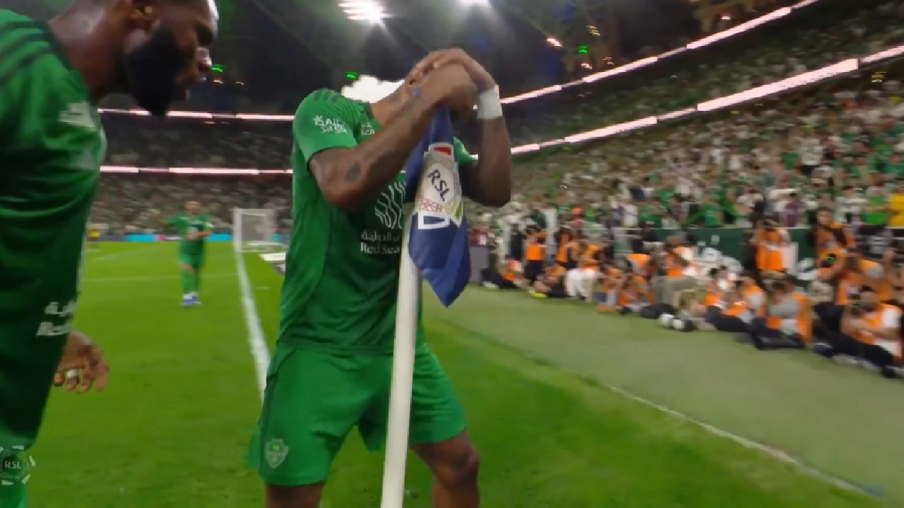 احتفال توني بهدفه في مرمى الاتحاد يثير غضب الجماهير.. فيديو