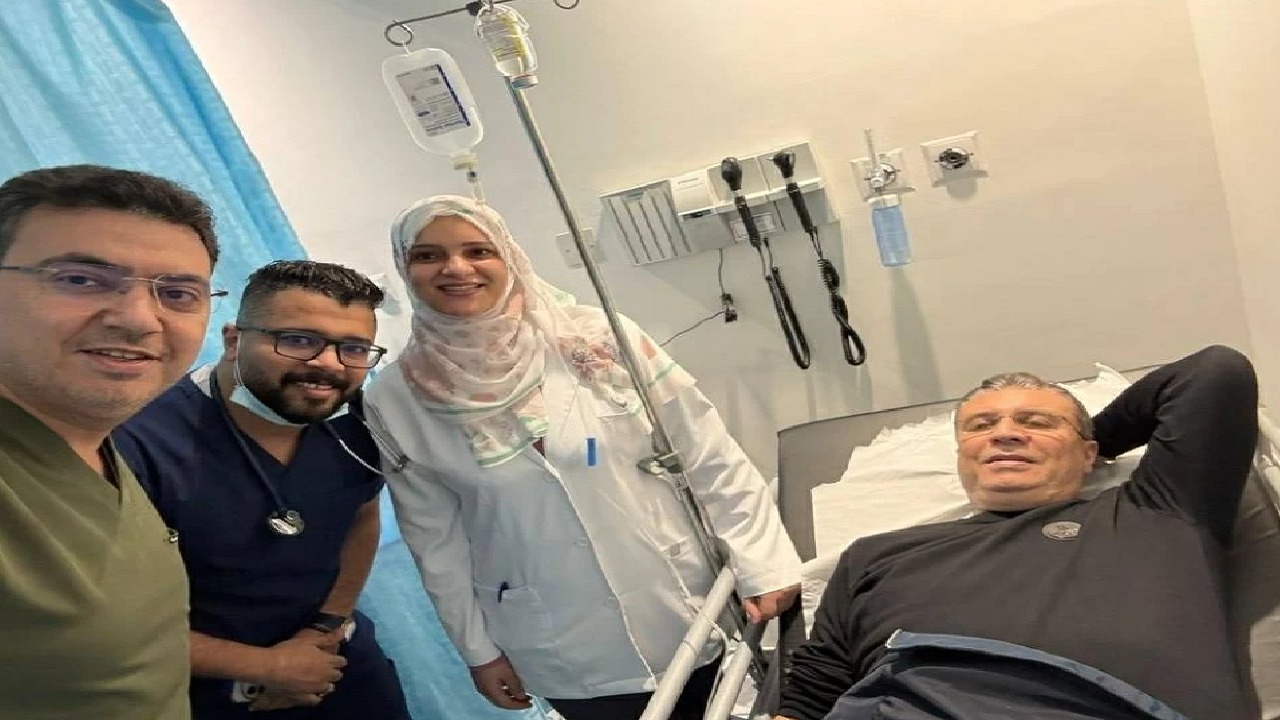 نقل الإعلامي عمرو الليثي للمستشفى في جدة