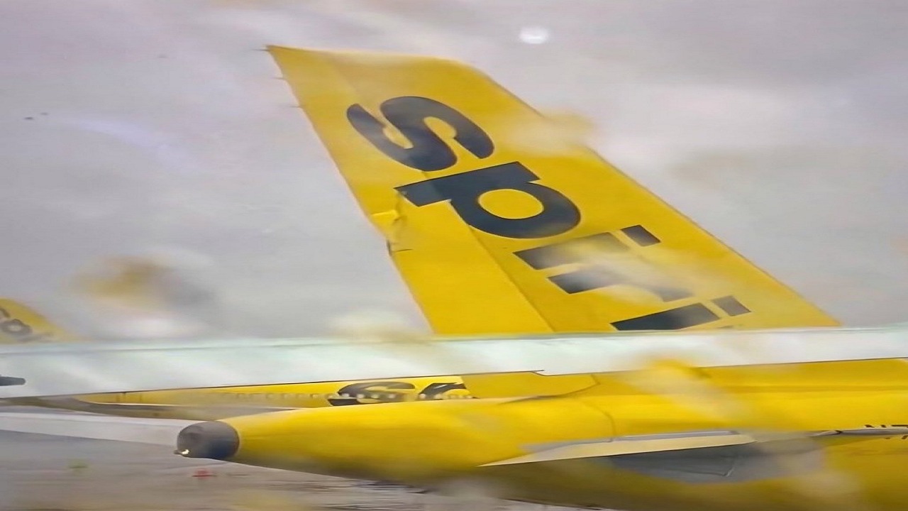 اصطدام طائرتين في مطار نيوارك