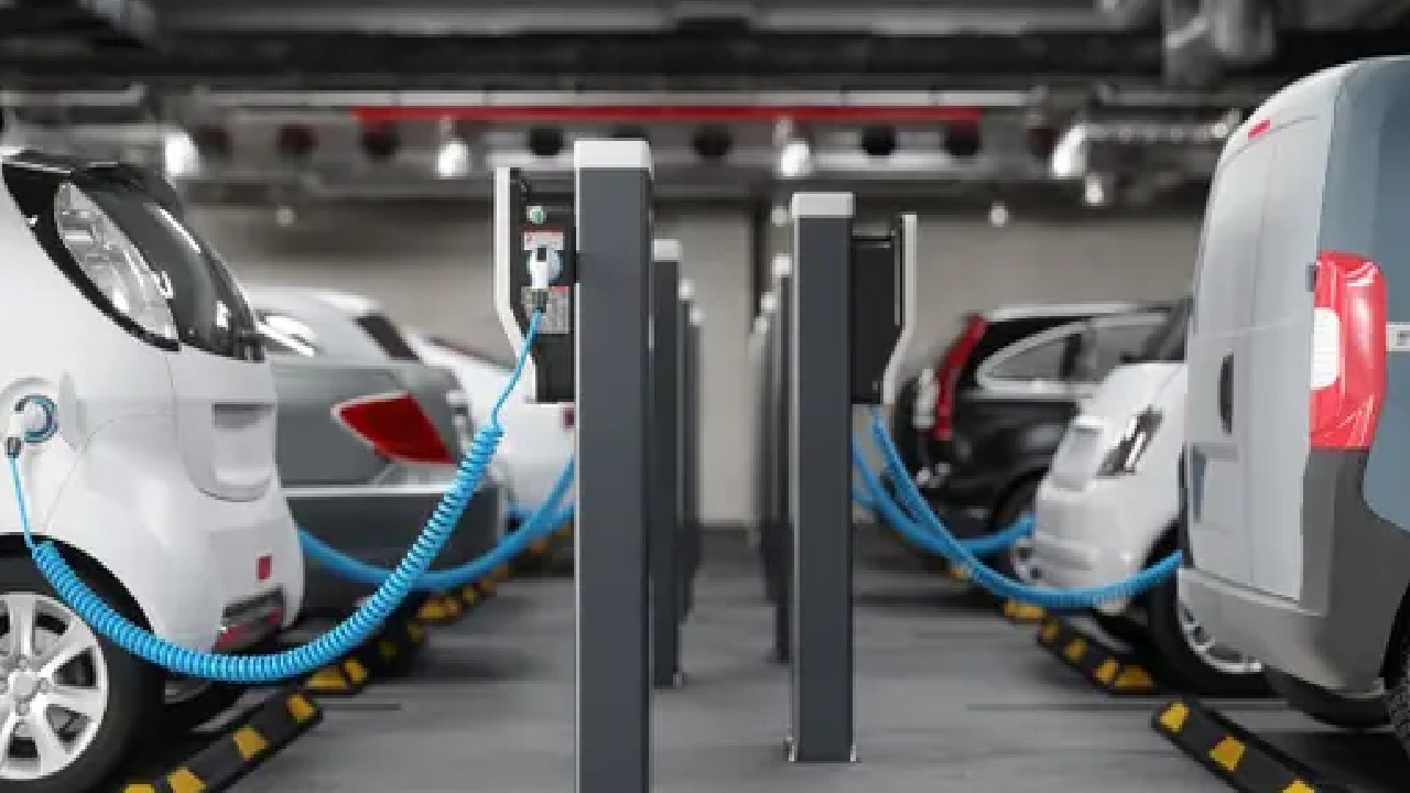 العبيكان: السيارات ذاتية القيادة ستحدث اضطراب كبير في سوق صناعة السيارات.. فيديو